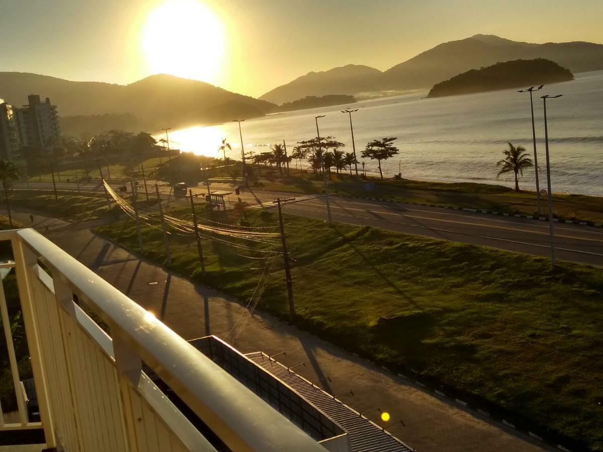 Caraguatatuba de frente para o mar Exterior foto
