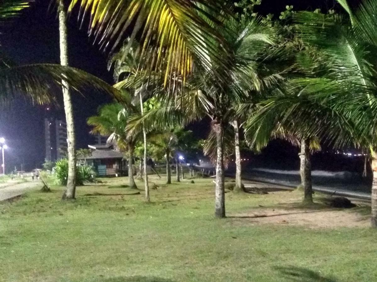 Caraguatatuba de frente para o mar Exterior foto