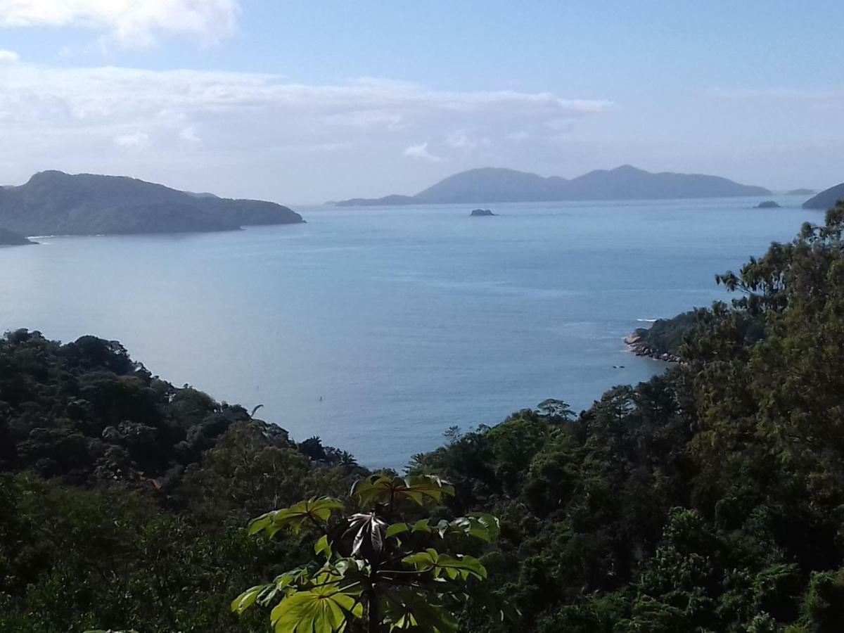 Caraguatatuba de frente para o mar Exterior foto