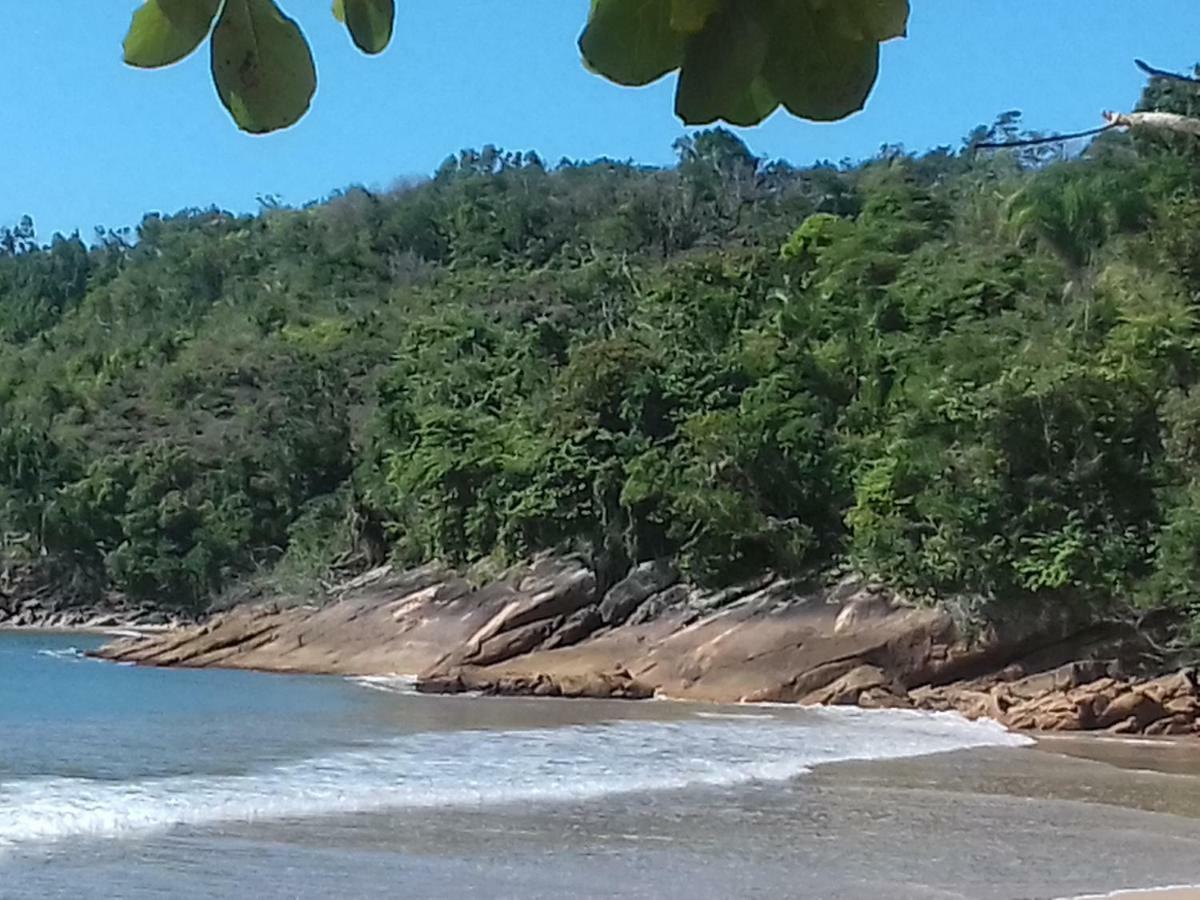 Caraguatatuba de frente para o mar Exterior foto