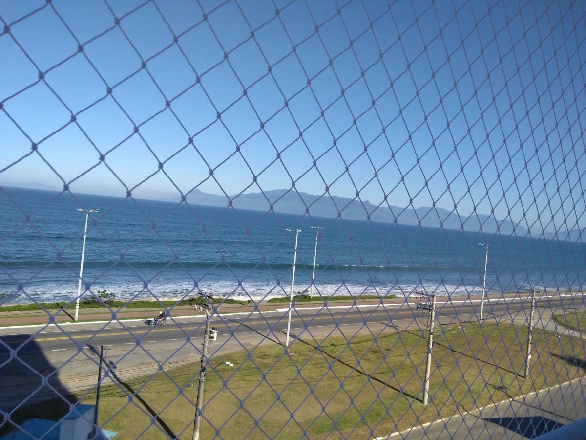 Caraguatatuba de frente para o mar Exterior foto