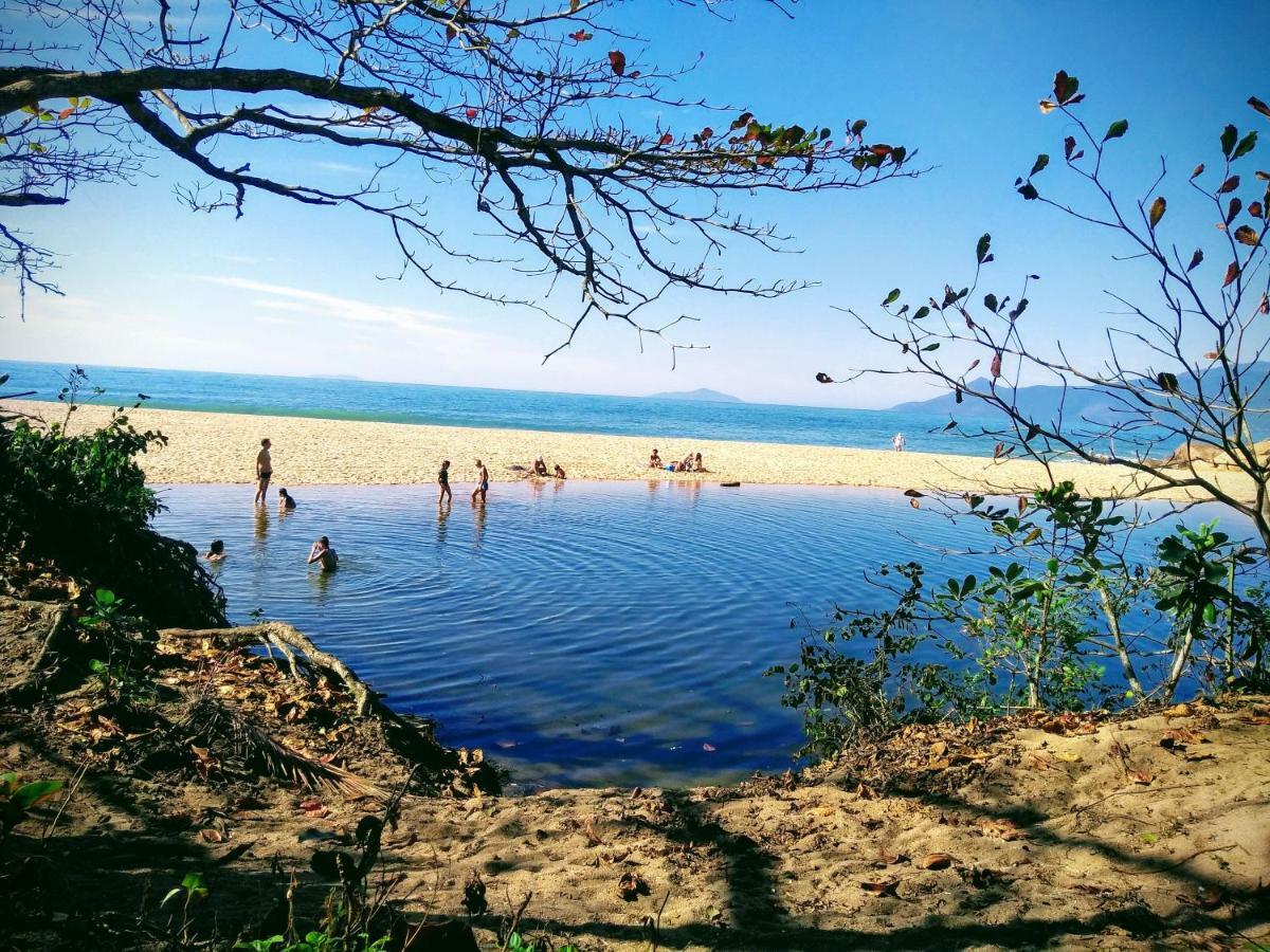Caraguatatuba de frente para o mar Exterior foto