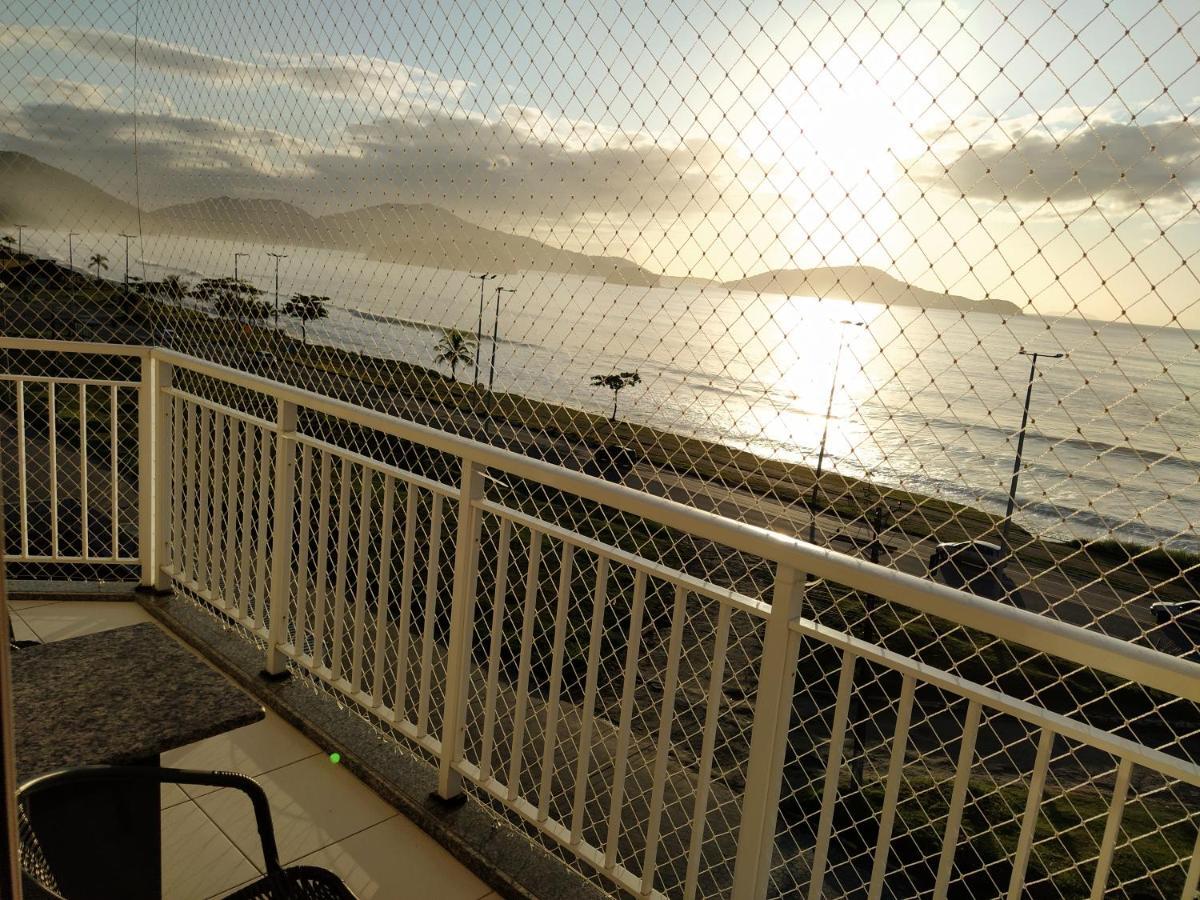 Caraguatatuba de frente para o mar Exterior foto