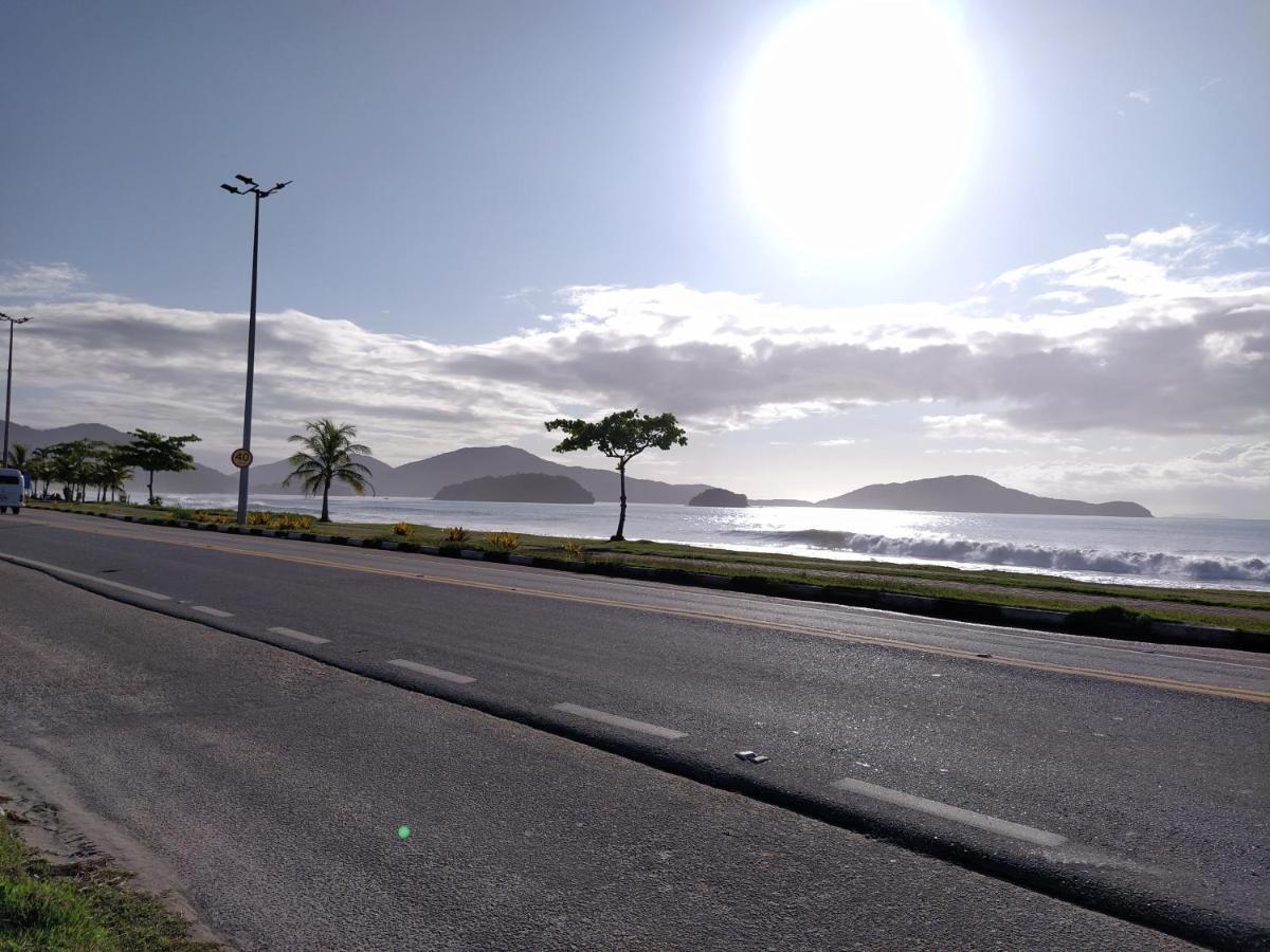 Caraguatatuba de frente para o mar Exterior foto