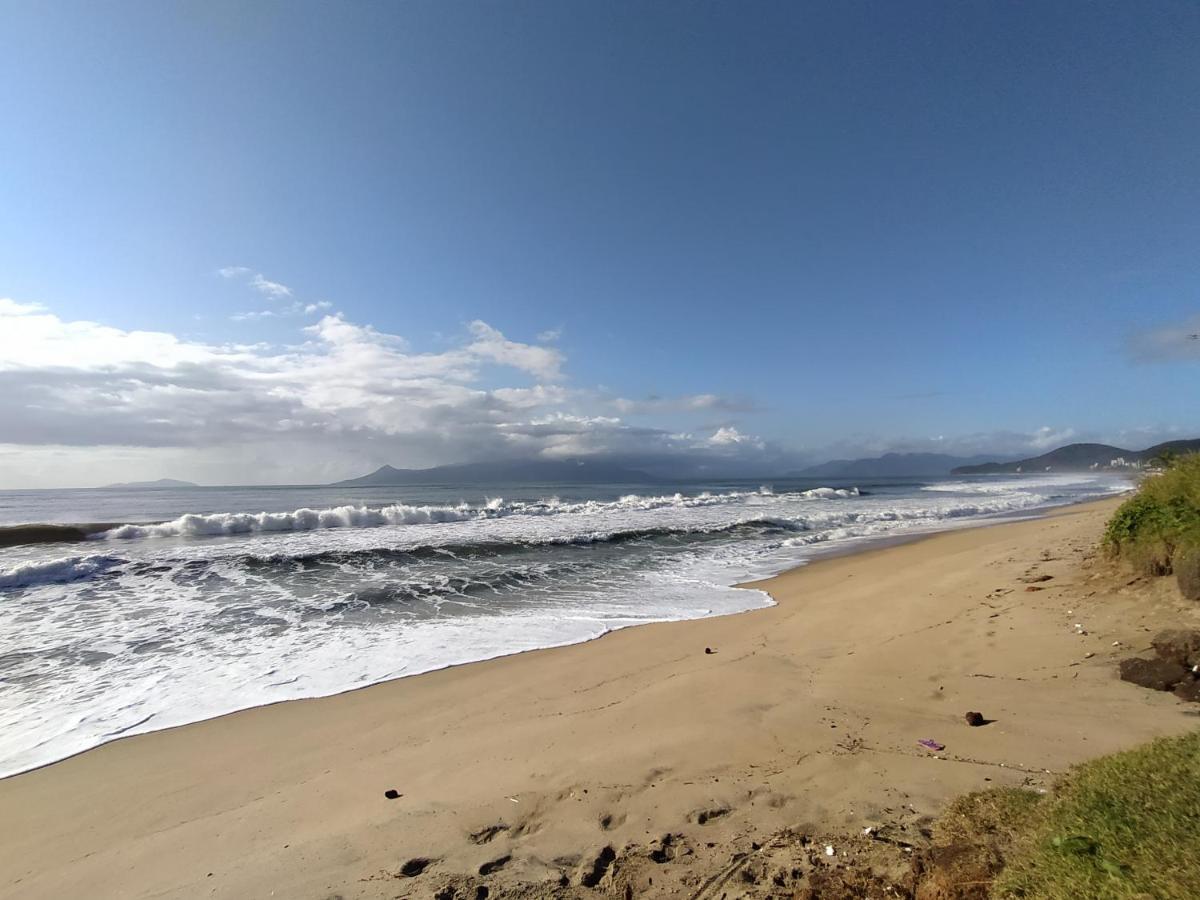 Caraguatatuba de frente para o mar Exterior foto