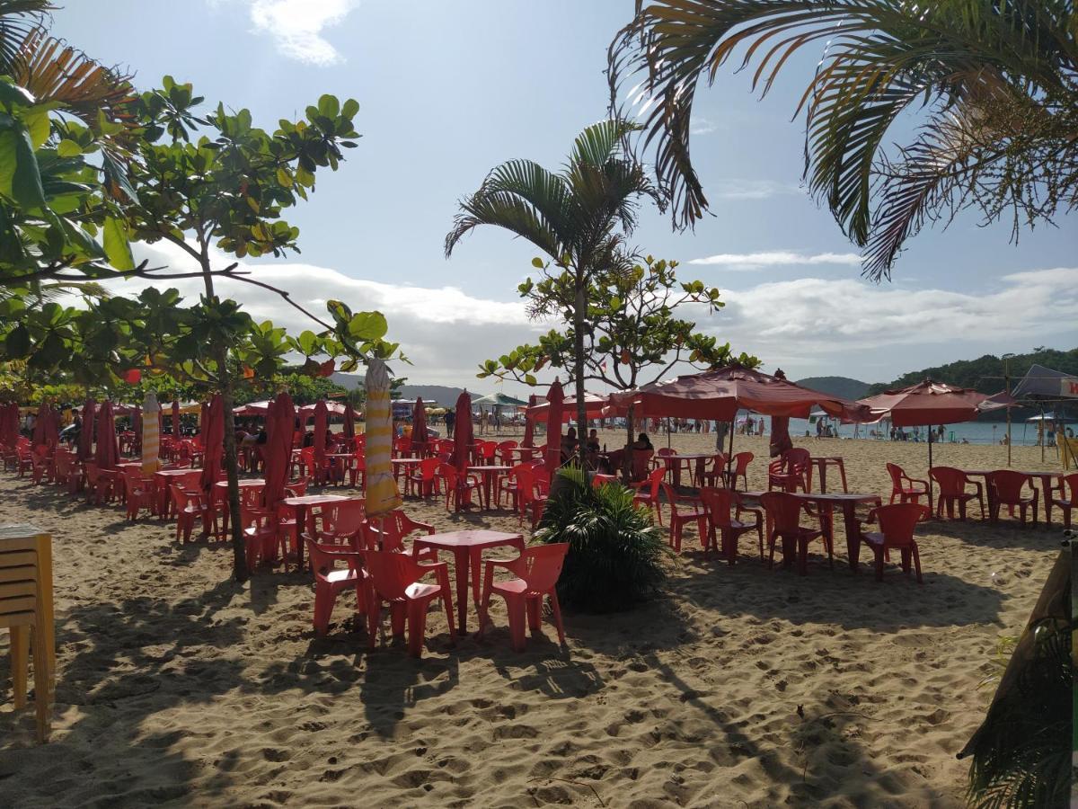 Caraguatatuba de frente para o mar Exterior foto