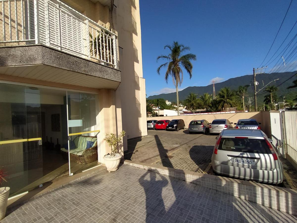 Caraguatatuba de frente para o mar Exterior foto