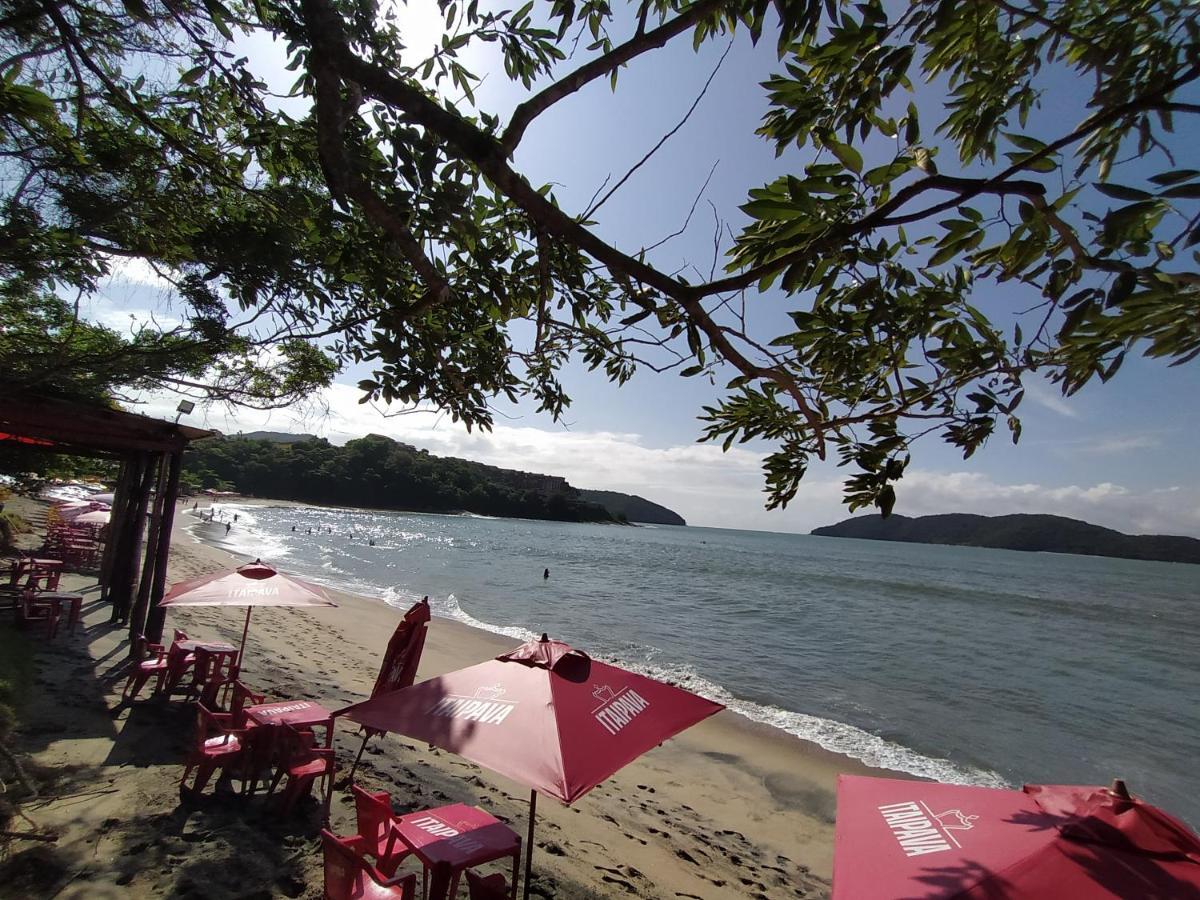 Caraguatatuba de frente para o mar Exterior foto